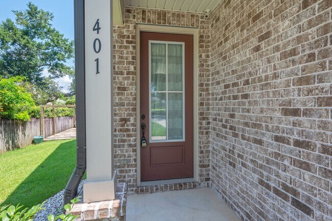 Building Photo - Modern 4-Bedroom Home with Designer Touches in the Heart of Niceville