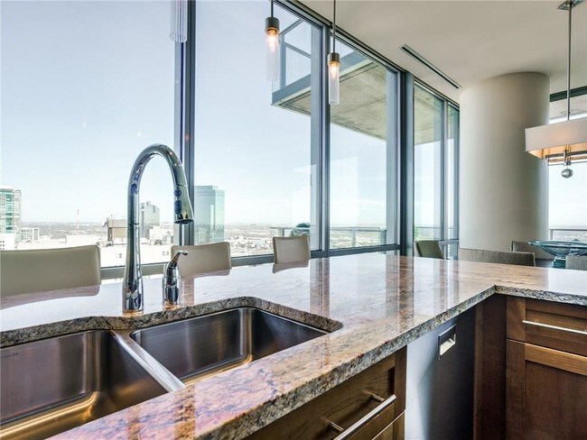 Building Photo - 1301 Throckmorton St