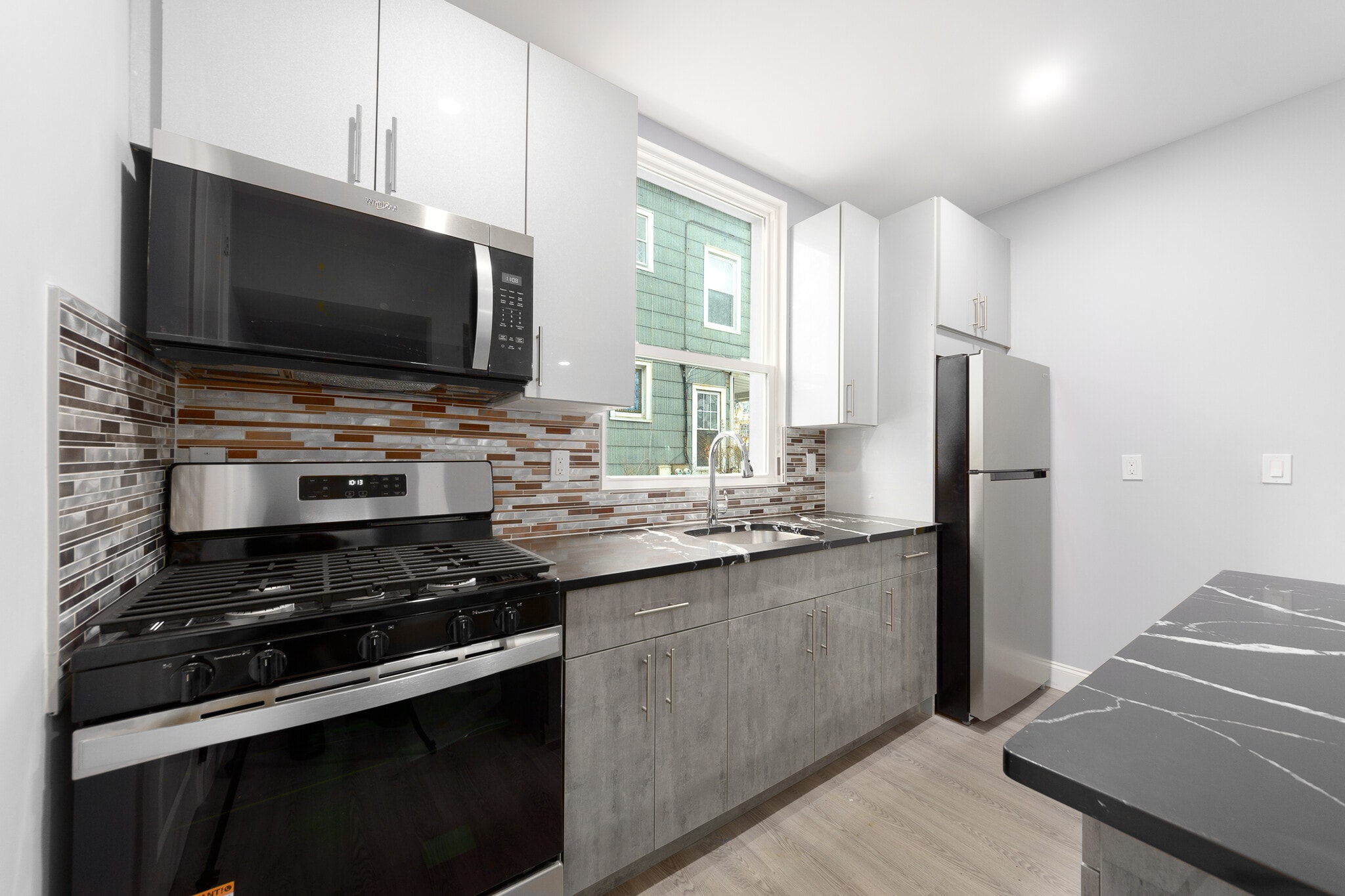 Building Photo - 222 Primrose Ave