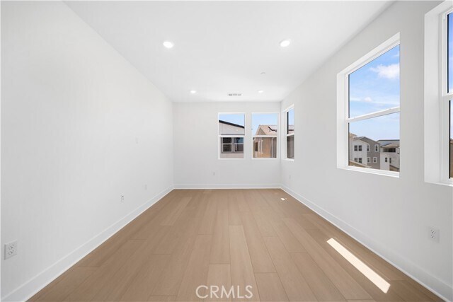 Building Photo - 410 Lobata