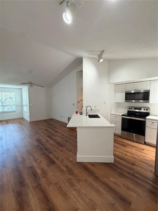 Building Photo - 643 Vista Isles Dr