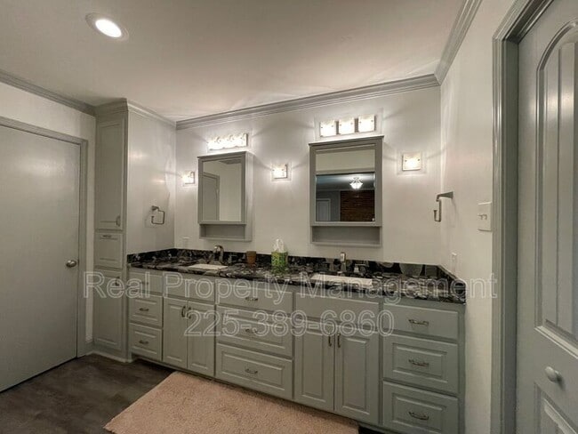 Building Photo - 5293 Chenango Dr
