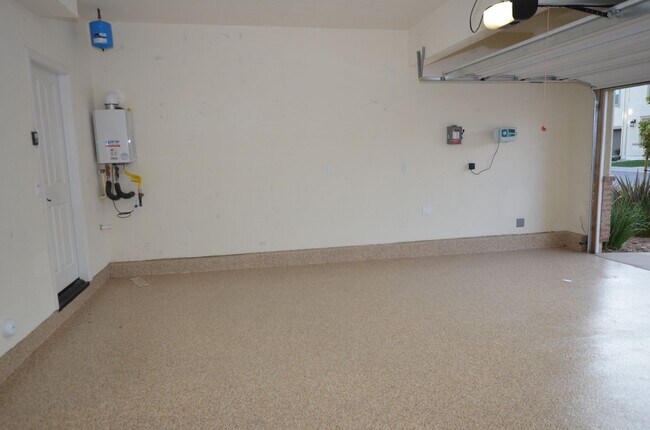 Building Photo - 1005 Sea Glass Wy