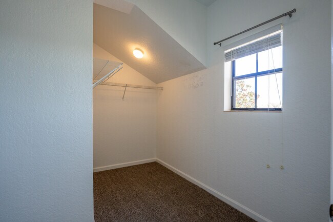 Building Photo - 1425 Portofino Meadows Blvd