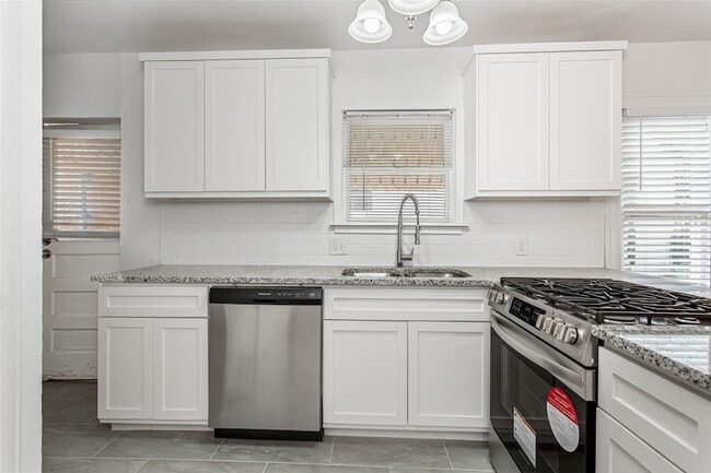 Building Photo - 6112 Llano Ave