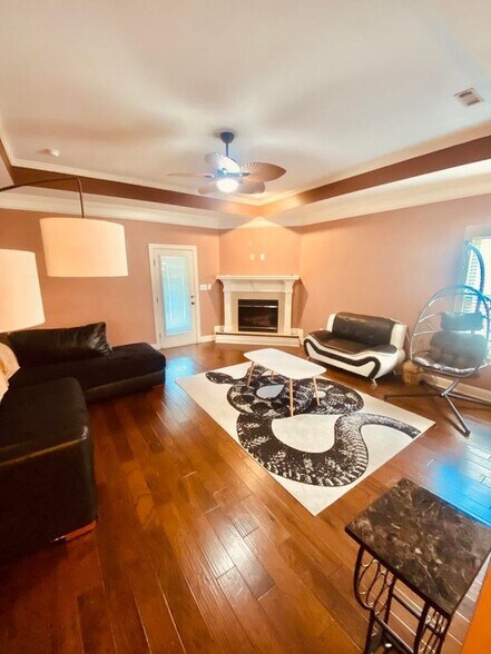 Building Photo - 8774 Crenshaw Dr