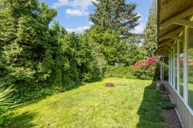 Building Photo - 9423 NE Woodridge St