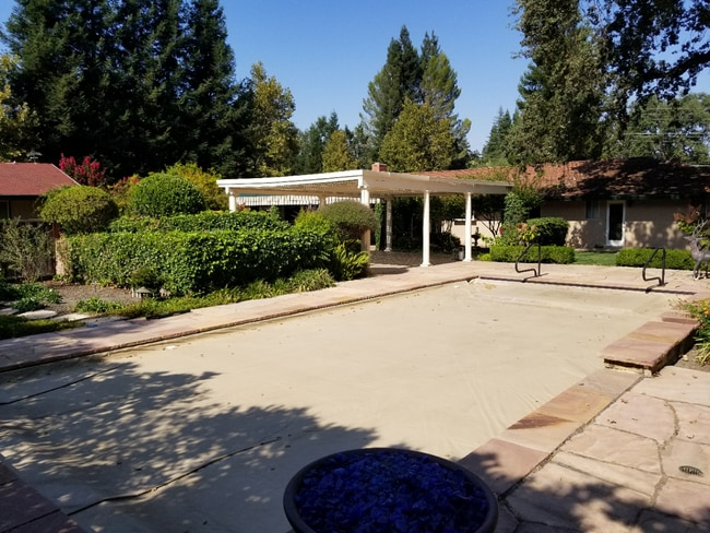 Building Photo - 5 Bed 4 Bath Gated Home In Alamo