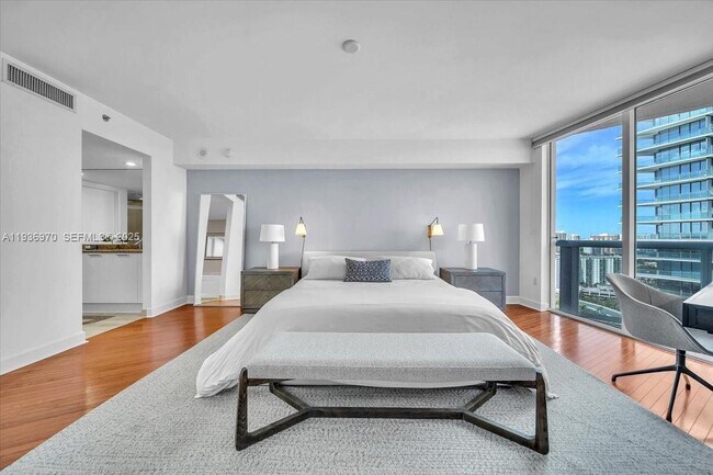 Building Photo - 18911 Collins Ave