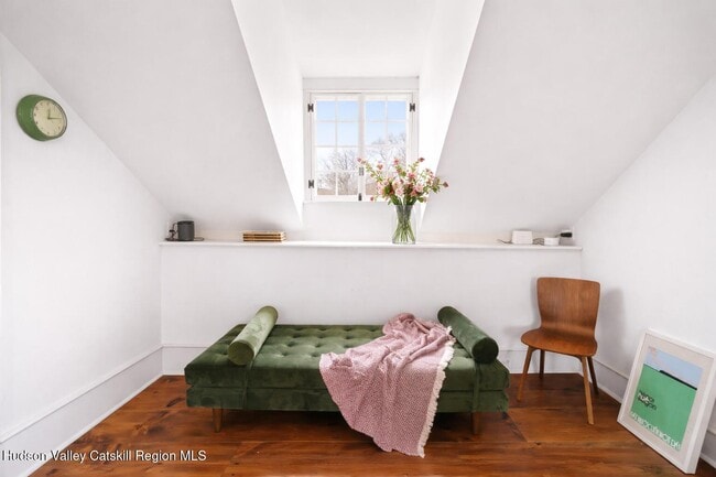 Building Photo - 48 Oak Rd