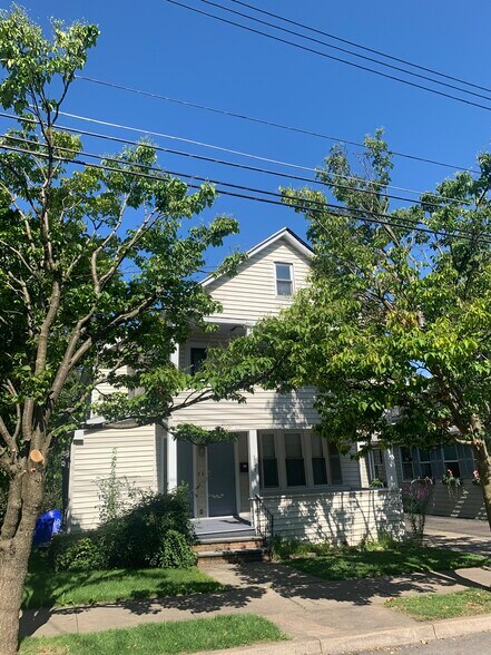 Primary Photo - 121 Chapin St