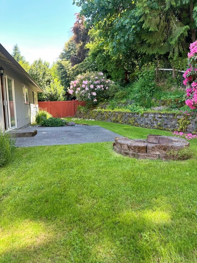 Building Photo - Granite Falls Rambler
