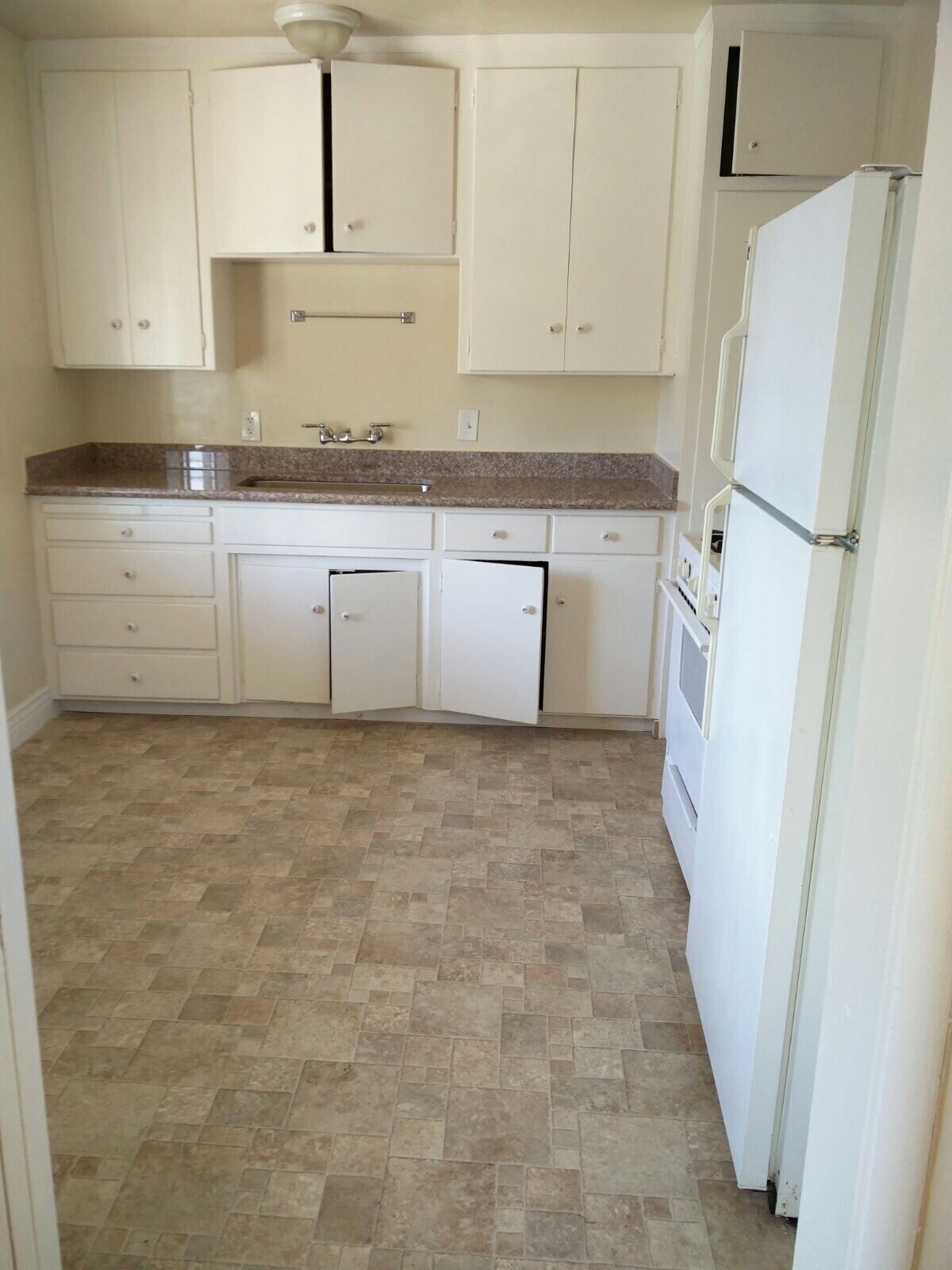 Kitchen - 91 Virginia E St