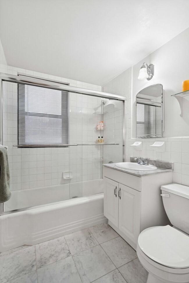 Building Photo - 135 E 54th St