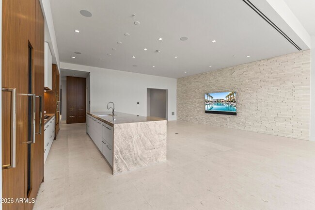 Building Photo - 6587 N Palmeraie Blvd