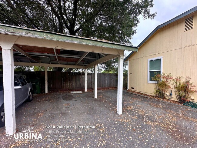 Building Photo - Charming Midtown Petaluma 2BD Duplex w/ Fenced Yard