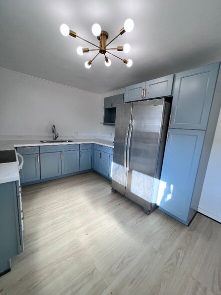 Building Photo - 3238 Duval St