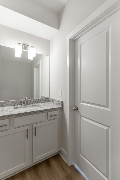 Building Photo - 4659 Heiskell Dr