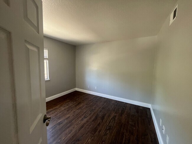 Building Photo - 4 Bedroom/2.5 Bath Home with Pool in Chino...