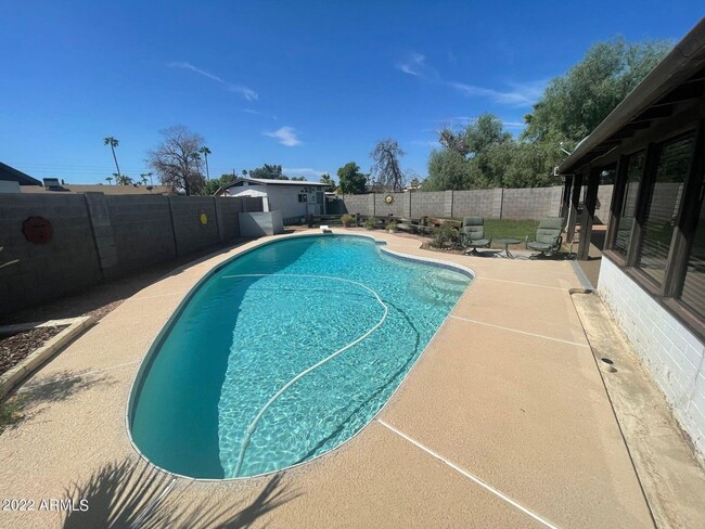 Building Photo - 3 Bed 2 Bath Phoenix Home with a Pool