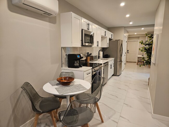 Building Photo - 1487 5th Ave