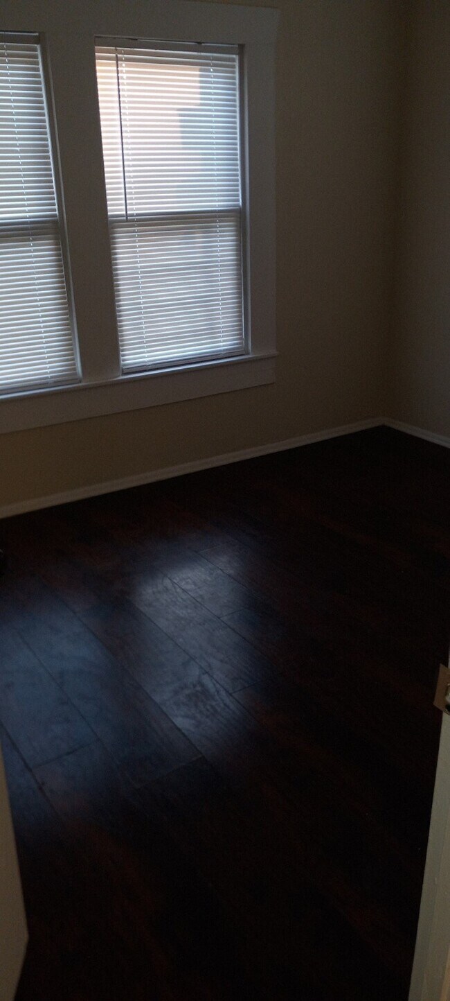 Building Photo - 1701 Dawson St