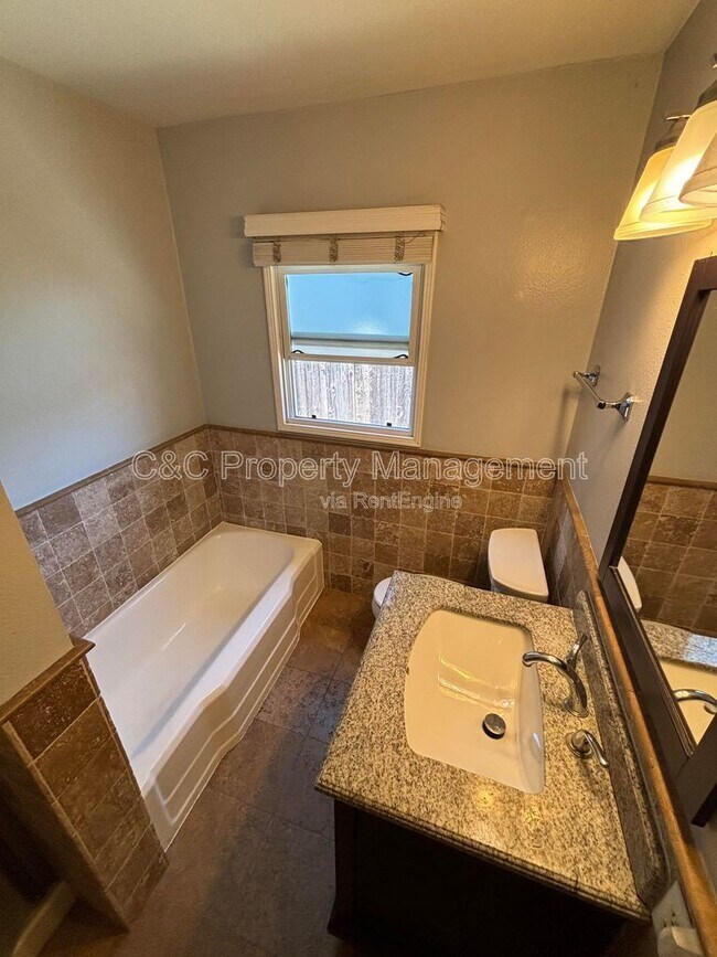 Building Photo - 417 N Citrus St