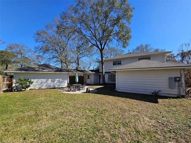 Building Photo - 347 Forest Lake Dr