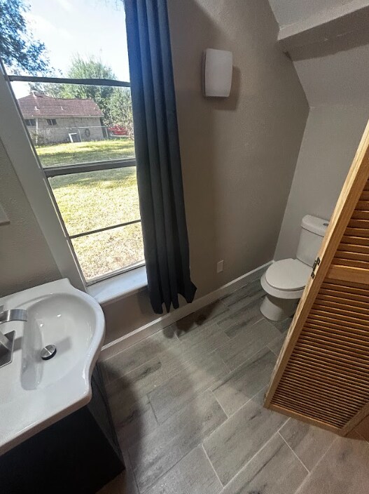 Building Photo - 8050 Tavenor Ln