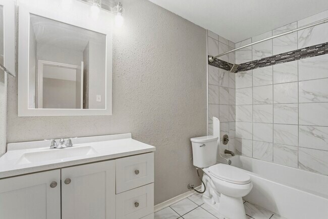 Building Photo - 14550 Fonmeadow Dr