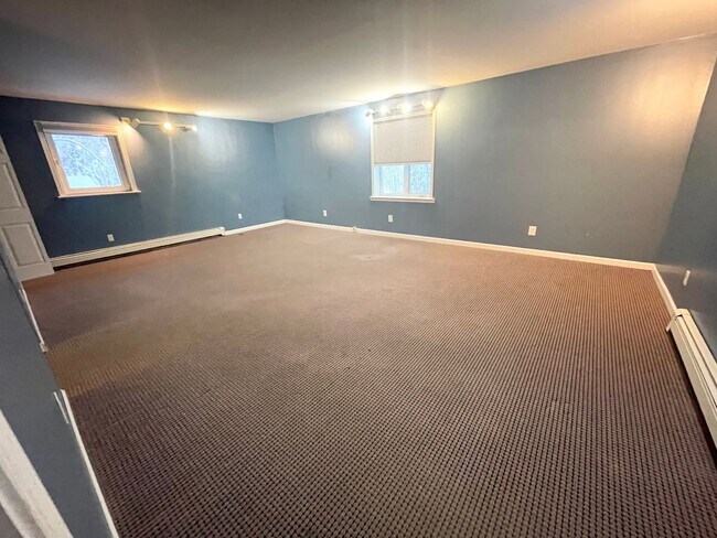 Building Photo - Large 4 Bd, 3 Bath House for Rent in North Pole!