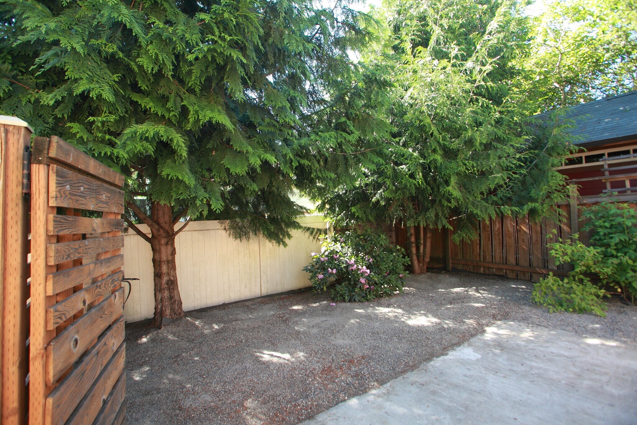 Fence open to driveway - 5427 SE Tibbetts St