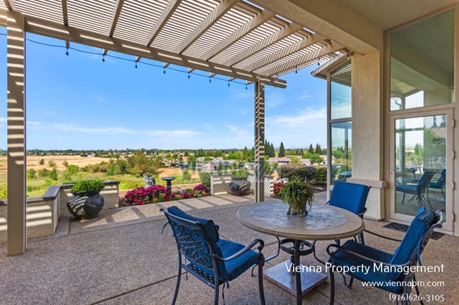 Building Photo - 1550 Summerhill Ln