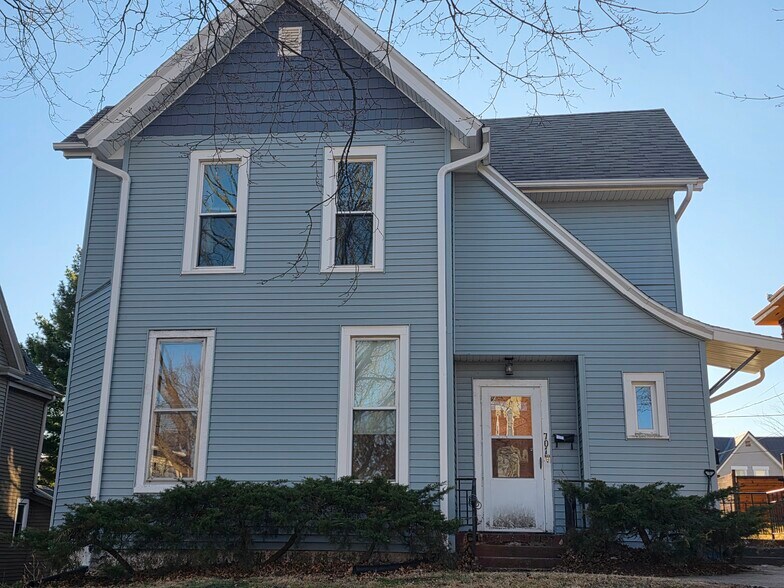 Building Photo - 701 Wilson St