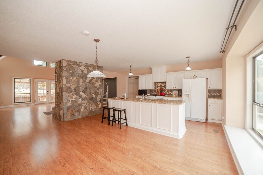 Full view from the dining area - perfect for entertaining. - 6812 Uppingham Rd