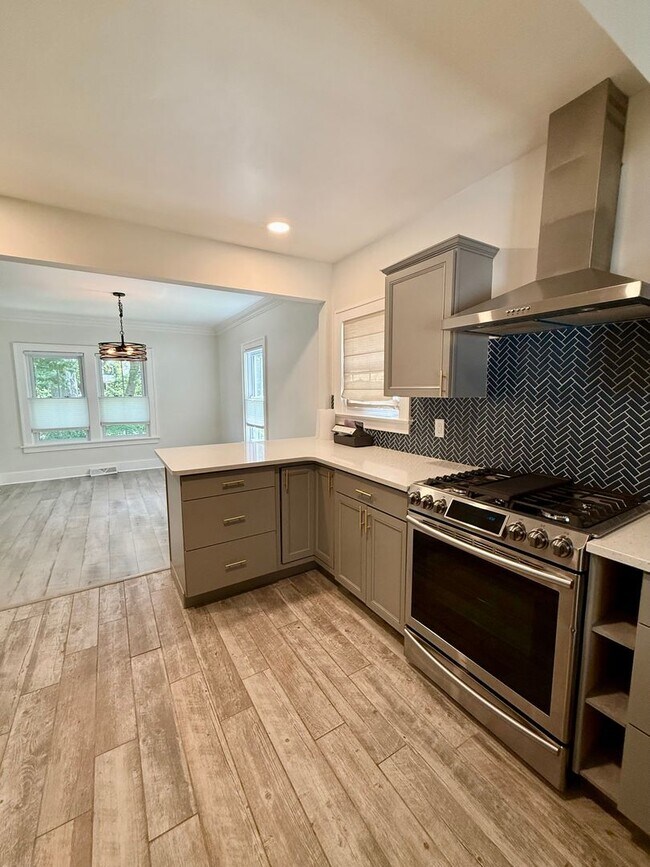 Building Photo - Three Bedroom Home in Kalamazoo