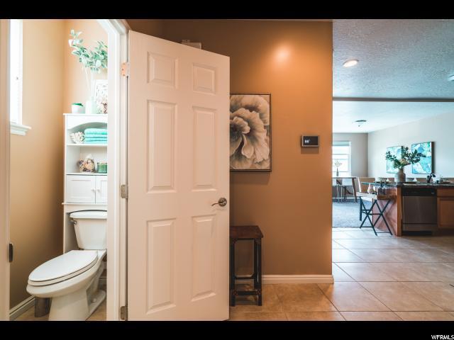 Half bathroom & Living Room - 11006 S Maple Forest Way