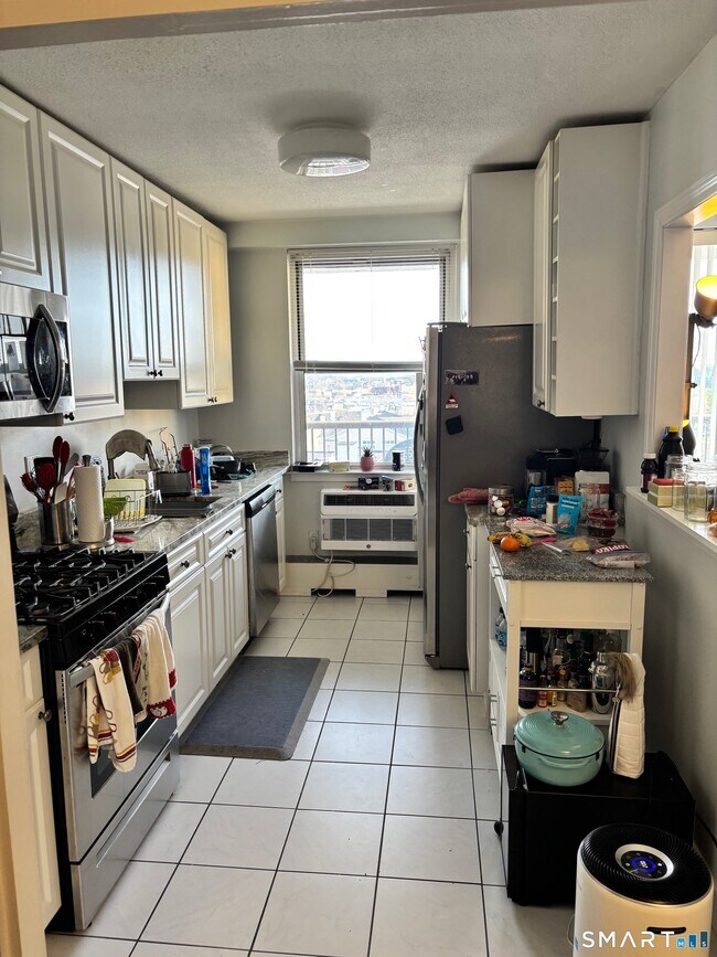 Building Photo - 65 Glenbrook Rd