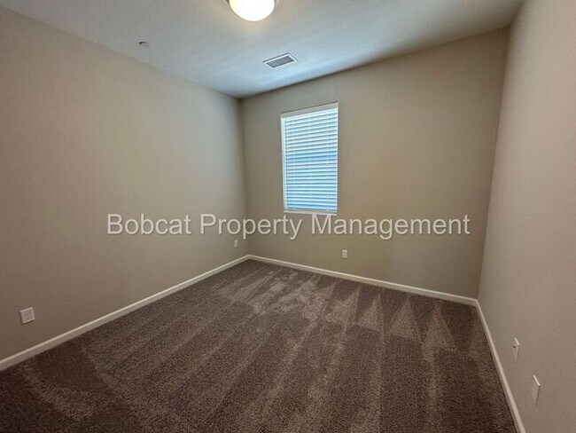 Building Photo - 864 Furlong Dr