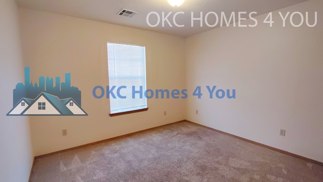 Building Photo - Beautiful 3 Bed + Office Home in Yukon off...