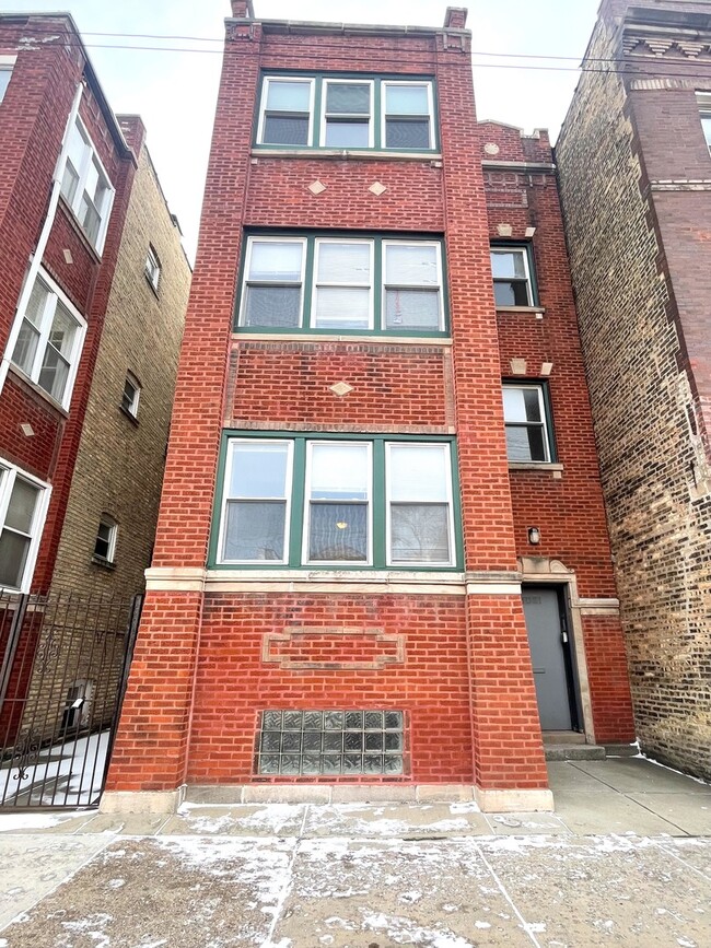 Primary Photo - 3021 W Diversey Ave