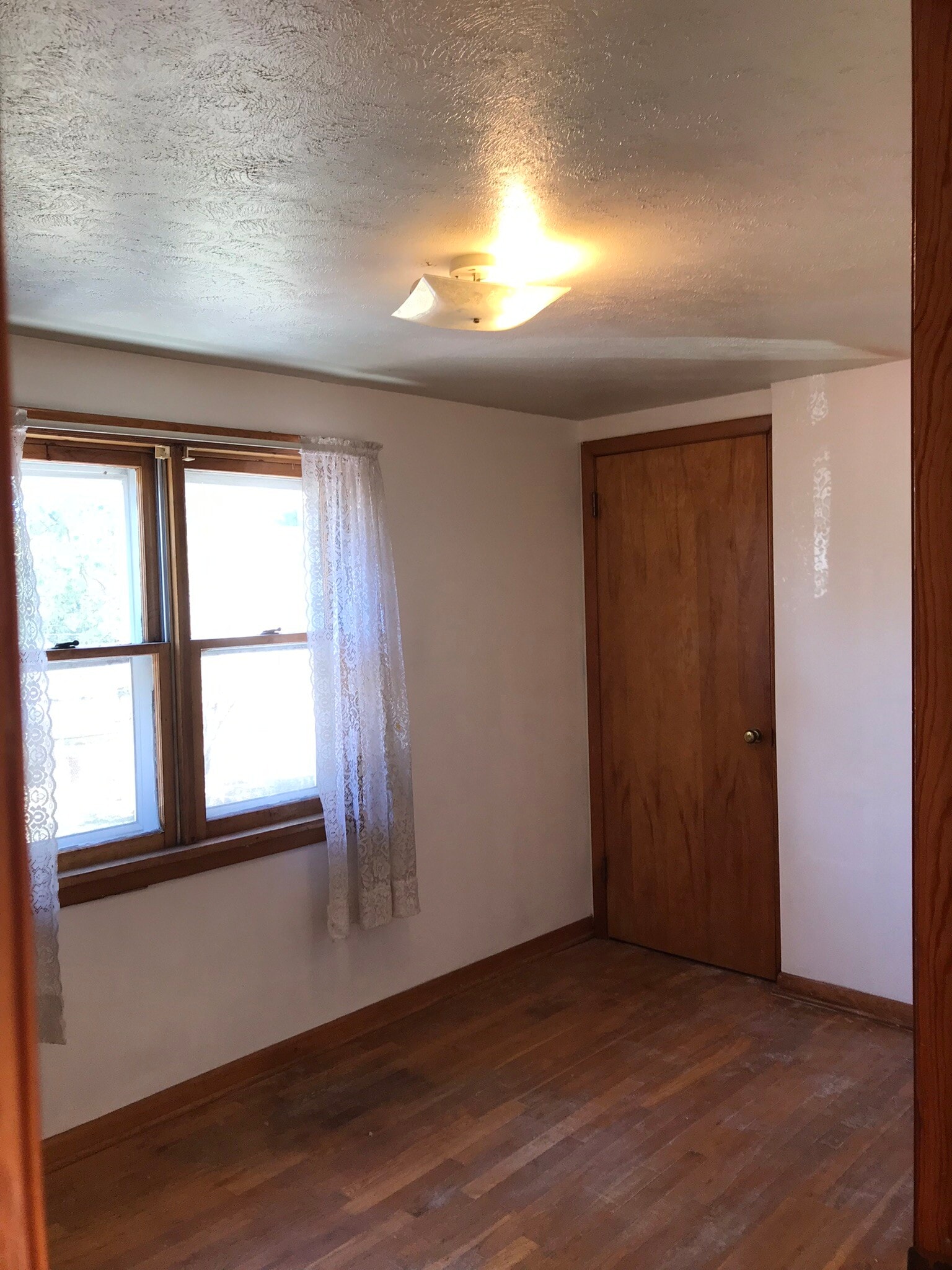 Building Photo - 866 Warwick Dr