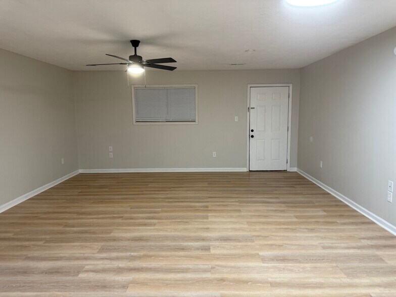 Building Photo - 135 Anzie Way