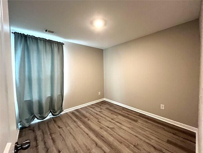 Building Photo - 4707 Waxwing St