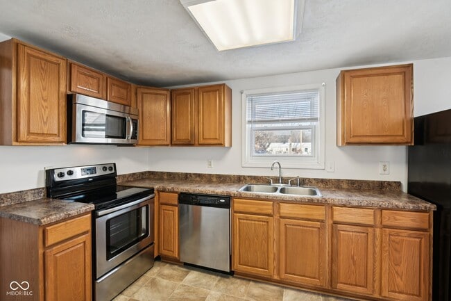 Building Photo - 218 W Main St