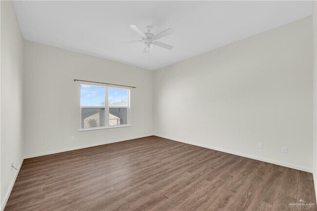 Building Photo - 28 Shalom Dr