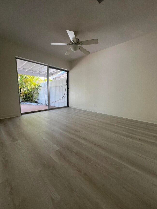 Building Photo - 136 Yacht Club Dr