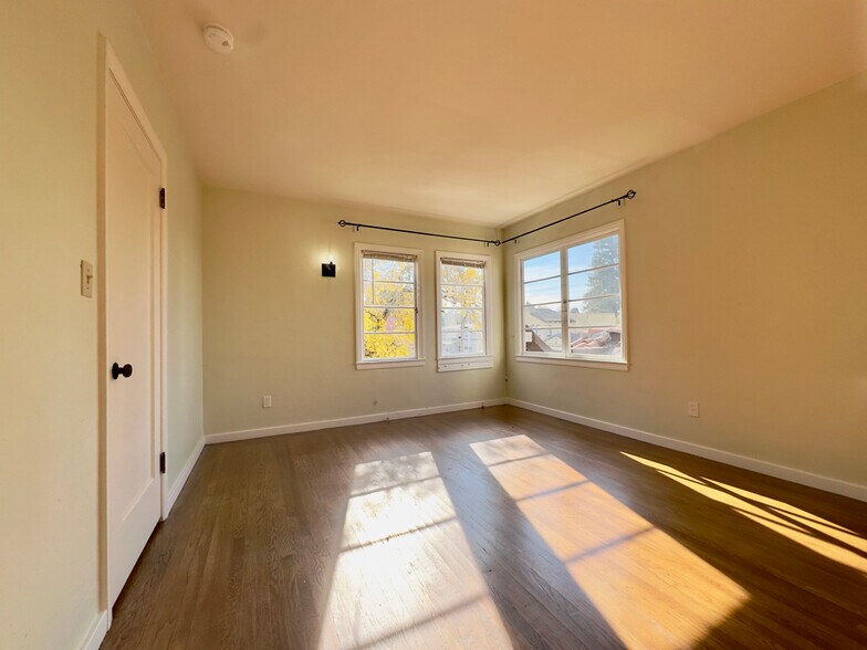 Building Photo - 1645 Scenic Ave