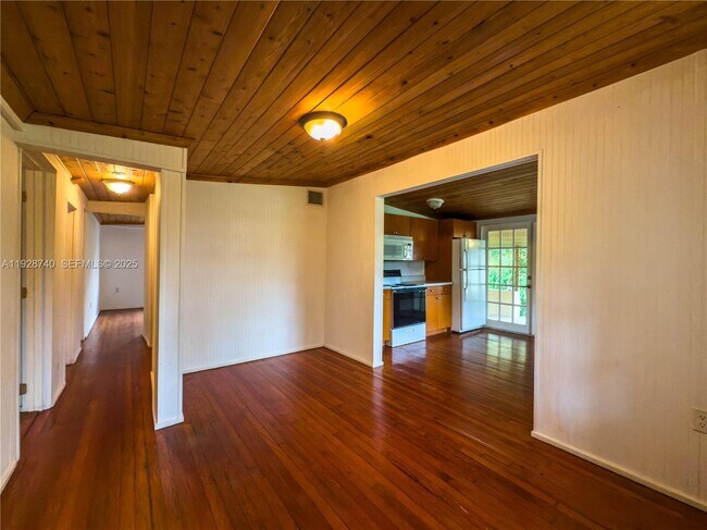 Building Photo - 730 SW 80th St