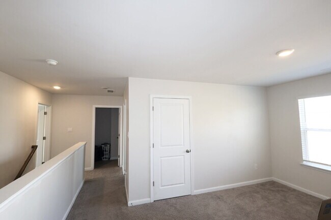 Building Photo - 7001 Batten Ct